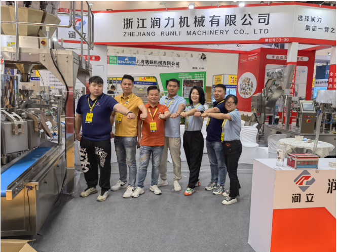 潤立給袋式包裝機(jī)廠家展會(huì)現(xiàn)場(chǎng) 潤立給袋式包裝機(jī)廠家展會(huì)現(xiàn)場(chǎng)