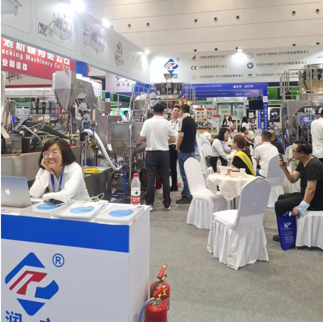 潤立給袋式包裝機(jī)廠家展會(huì)現(xiàn)場(chǎng) 潤立給袋式包裝機(jī)廠家展會(huì)現(xiàn)場(chǎng)