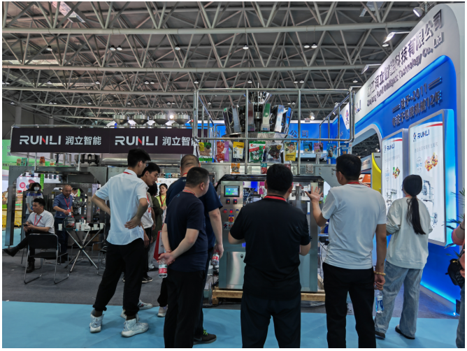 潤立給袋式包裝機(jī)廠家展會(huì)現(xiàn)場(chǎng) 潤立給袋式包裝機(jī)廠家展會(huì)現(xiàn)場(chǎng)