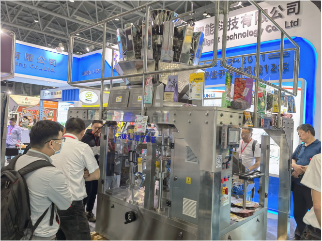 潤立給袋式包裝機(jī)廠家展會(huì)現(xiàn)場(chǎng) 潤立給袋式包裝機(jī)廠家展會(huì)現(xiàn)場(chǎng)