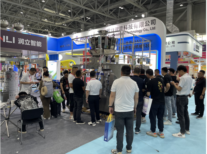 潤立給袋式包裝機(jī)廠家展會(huì)現(xiàn)場(chǎng) 潤立給袋式包裝機(jī)廠家展會(huì)現(xiàn)場(chǎng)
